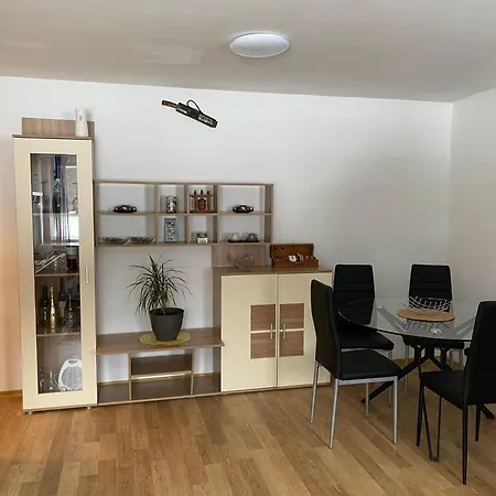 Apartma Confine *
